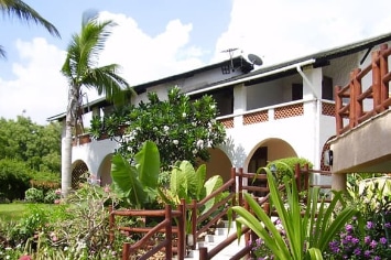 PINEWOOD VILLAGE ***