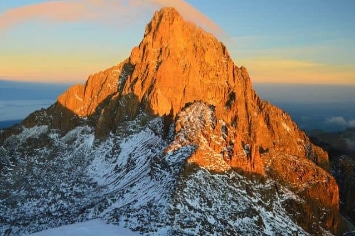 TREKKING MONT KENYA PAR LA POINTE LENANA